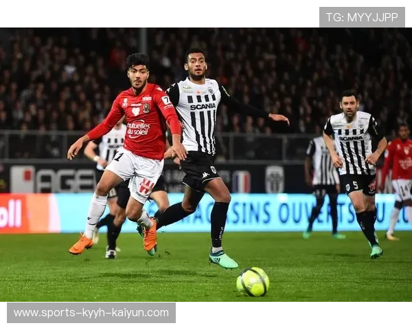 法甲进攻战术多样化趋势及球队应对措施